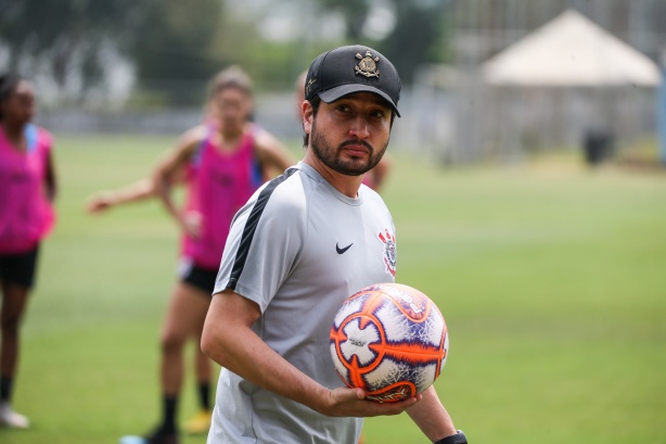 Jogadoras do Corinthians Feminino realizam treinamento no CT da base