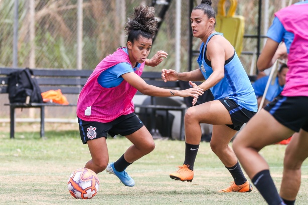 Jogadoras do Corinthians Feminino realizam treinamento no CT da base