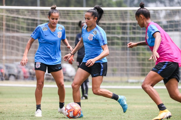 Jogadoras do Corinthians Feminino realizam treinamento no CT da base