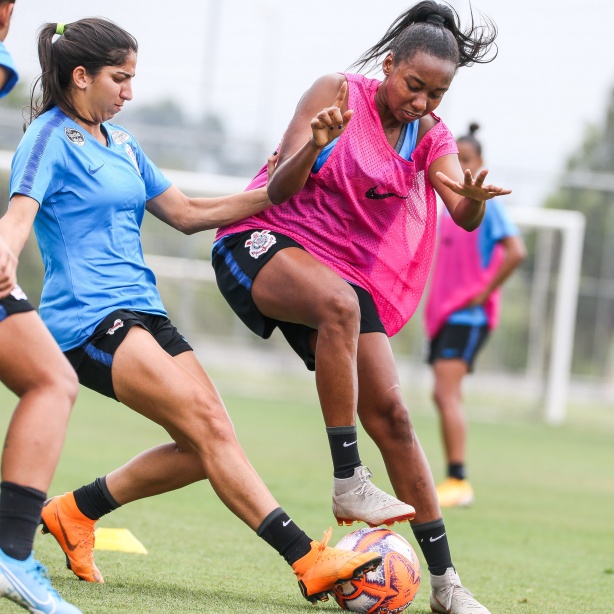 Jogadoras do Corinthians Feminino realizam treinamento no CT da base