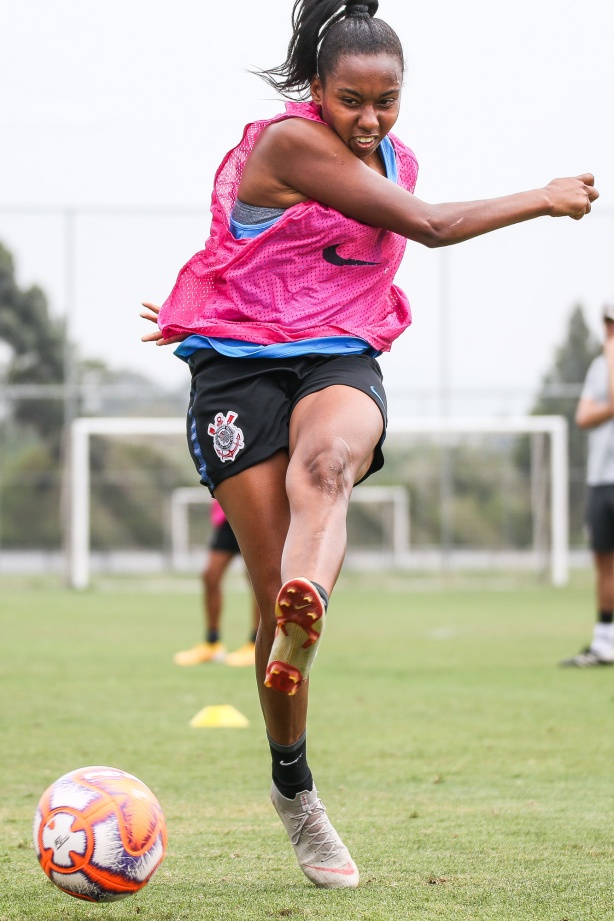 Jogadoras do Corinthians Feminino realizam treinamento no CT da base