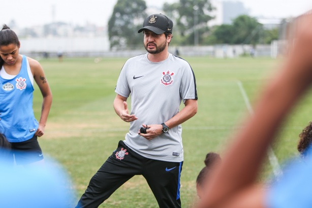Jogadoras do Corinthians Feminino realizam treinamento no CT da base