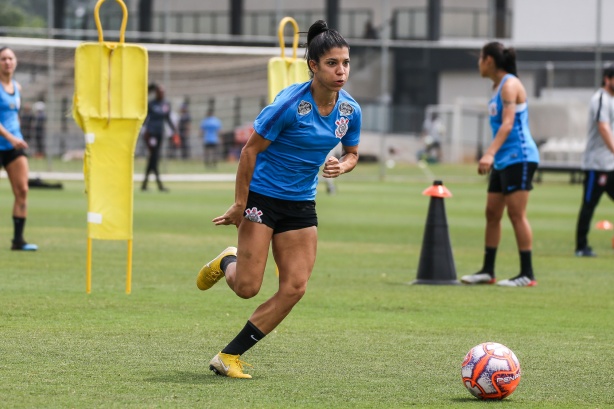 Jogadoras do Corinthians Feminino realizam treinamento no CT da base