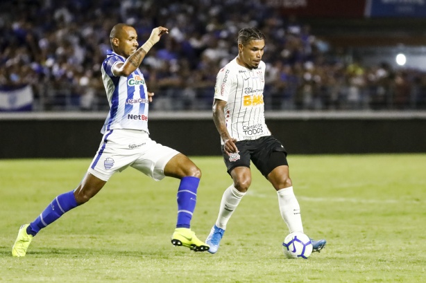 Júnior Urso durante derrota para o CSA, pelo Campeonato Brasileiro
