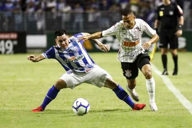 Menino Janderson durante derrota para o CSA, pelo Campeonato Brasileiro