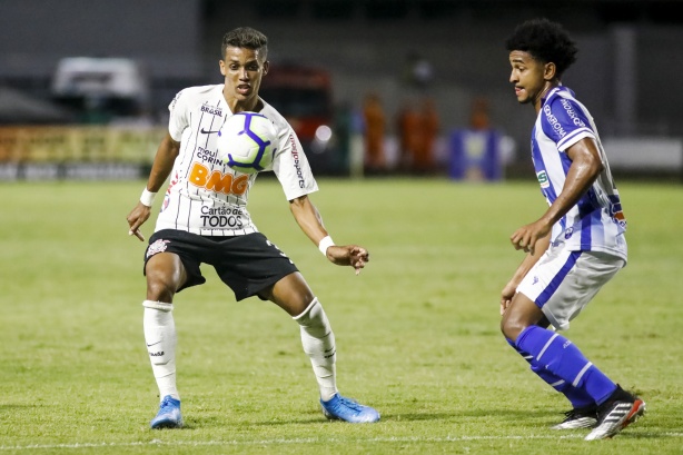 Pedrinho durante jogo contra o CSA, pelo Campeonato Brasileiro