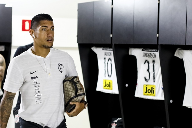 Ralf no vestiário antes do jogo contra o CSA, pelo Brasileirão