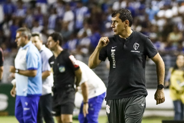 Treinador Carille durante derrota para o CSA, pelo Campeonato Brasileiro