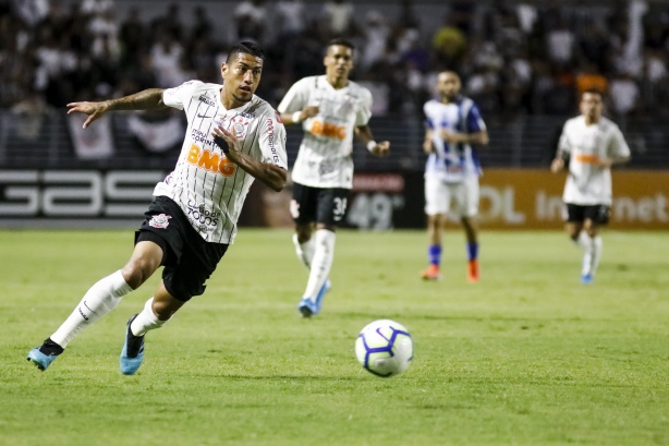 Volante Ralf durante jogo contra o CSA, pelo Campeonato Brasileiro