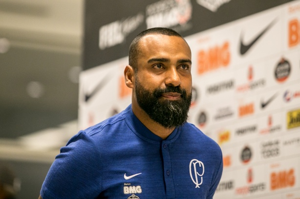 Coelho chega à Arena Corinthians para jogo contra o Fortaleza, pelo Brasileirão