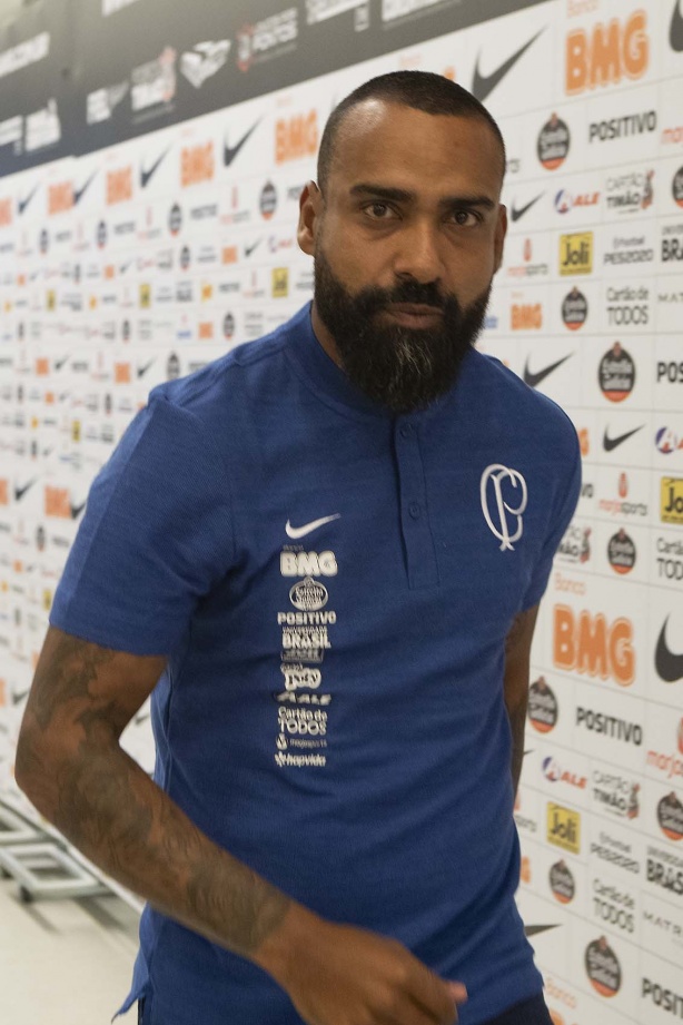 Coelho no vestiário da Arena Corinthians antes do duelo contra o Fortaleza