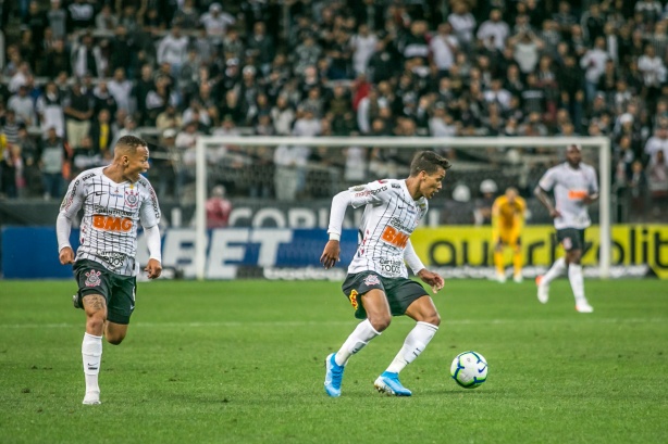 Janderson e Pedrinho durante partida contra o Fortaleza, pelo Brasileiro, na Arena Corinthians