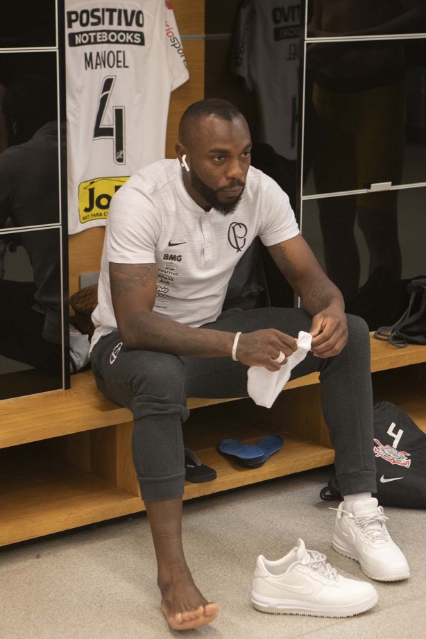Manoel no vestiário da Arena Corinthians antes do duelo contra o Fortaleza