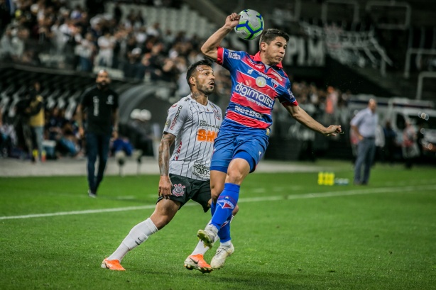 Michel durante partida contra o Fortaleza, pelo Brasileiro, na Arena Corinthians