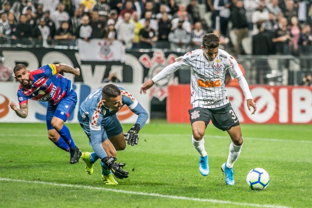 Pedrinho durante partida contra o Fortaleza, pelo Brasileiro, na Arena Corinthians