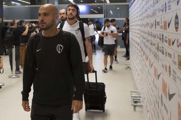 Régis no vestiário da Arena Corinthians antes do duelo contra o Fortaleza