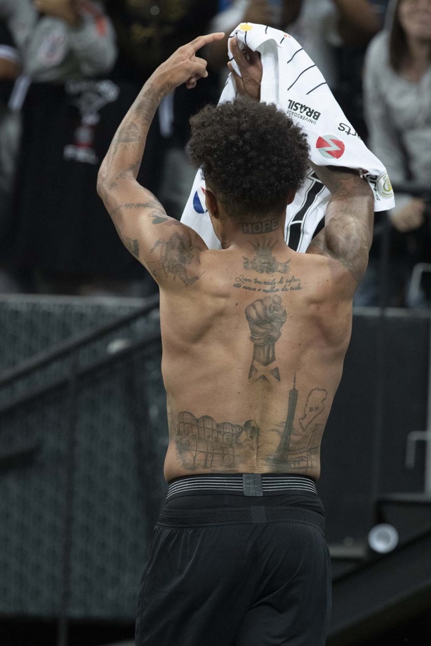 Urso durante jogo contra o Fortaleza, pelo Campeonato Brasileiro