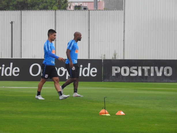 Vagner Love reaparece em campo