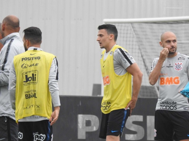 Gustavo Mantuan treinou com os demais; volante estava emprestado na Ponte Preta