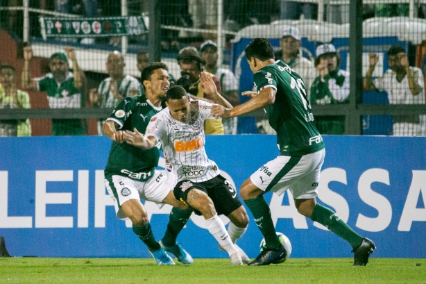 Janderson durante Dérbi, contra o Palmeiras, no Pacaembu
