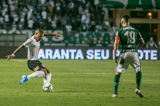 Urso durante Dérbi, contra o Palmeiras, no Pacaembu