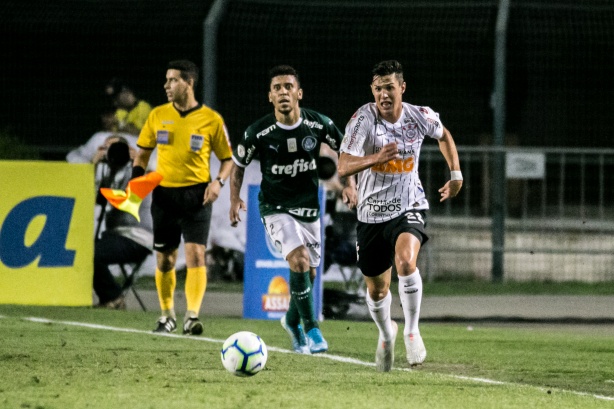 Vital durante Dérbi, contra o Palmeiras, no Pacaembu