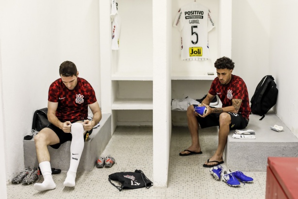 Boselli e Gabriel no vestiário do Pacaembu preparando-se para o Dérbi