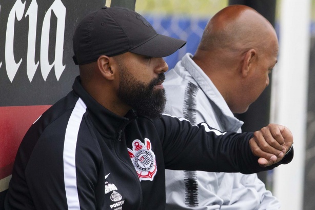 Dyego Coelho comanda último treino antes do jogo contra o Palmeiras