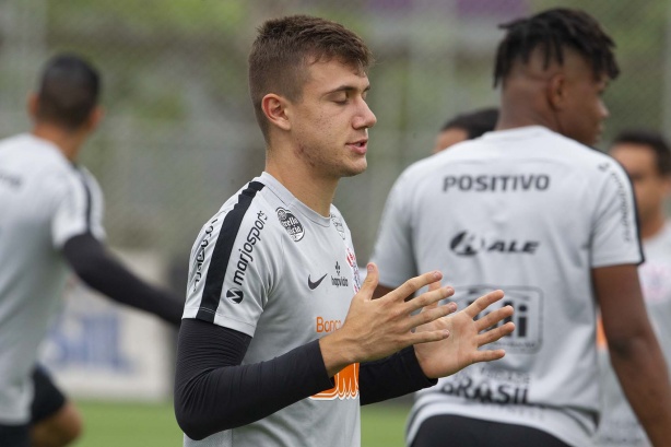 Lucas Piton no último treino antes do jogo contra o Palmeiras