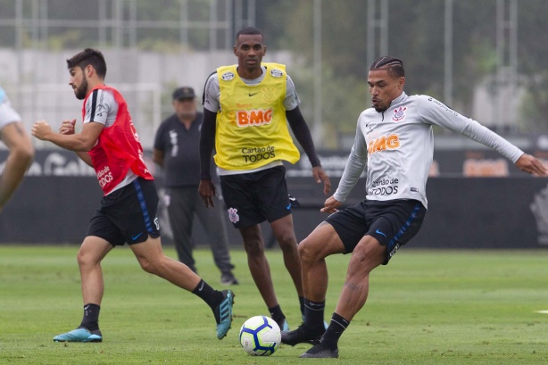 Marllon e Urso no último treino antes do jogo contra o Palmeiras