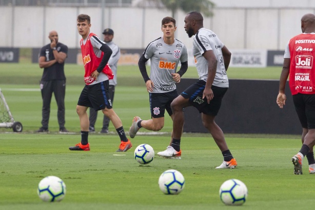 Marllon, Vita e companheiros no último treino antes do jogo contra o Palmeiras