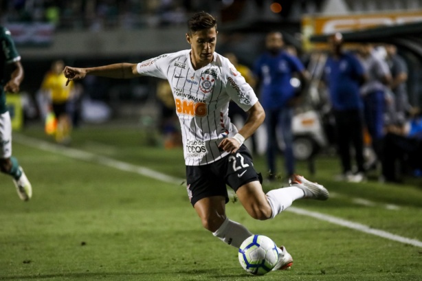 Mateus Vital durante o Dérbi deste sábado, no Pacaembu