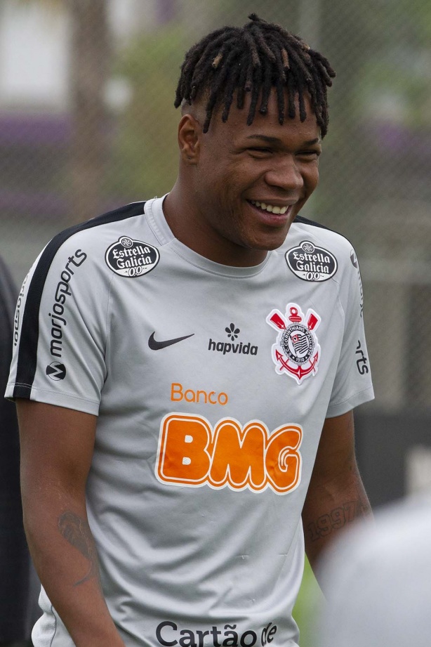 Matheus Jesus no último treino antes do jogo contra o Palmeiras