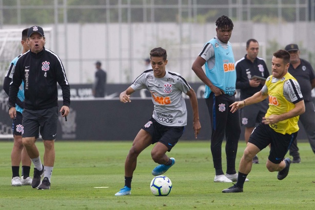 Pedrinho e Ramiro no último treino antes do jogo contra o Palmeiras