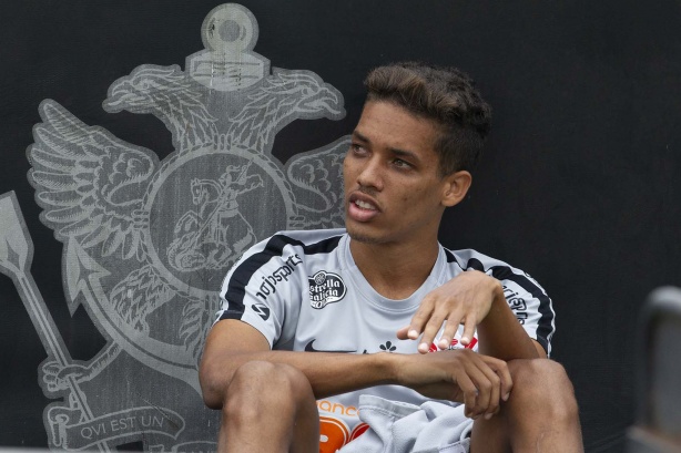 Pedrinho no último treino antes do jogo contra o Palmeiras