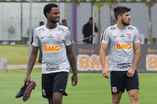 Renê e Bruno Méndez no último treino antes do jogo contra o Palmeiras