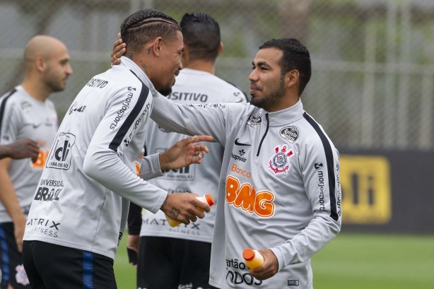 Urso e Sornoza no último treino antes do jogo contra o Palmeiras