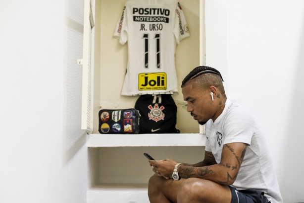 Urso no vestiário do Pacaembu para jogo contra o Palmeiras