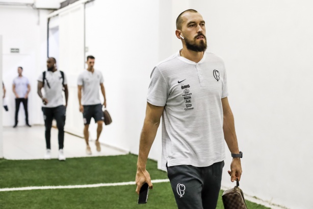 Walter chega ao Pacaembu para jogo contra o Palmeiras, pelo Brasileirão