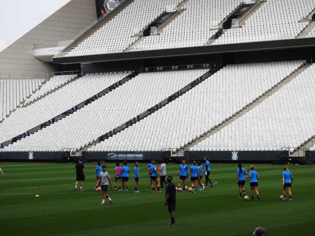 Elenco fez treino para reconhecimento de gramado da Arena Corinthians