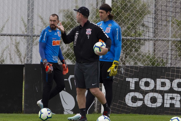 Leandro Idalino comanda os treinamentos especficos para goleiros no Corinthians