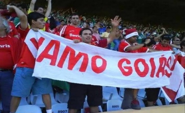 Torcida colorado apoiando o Goiás em jogo de 2007
