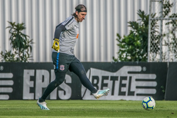 Goleiro Cássio no treinamento desta quarta-feira no CT Joaquim Grava