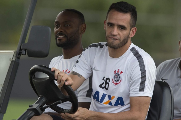 Renato Augusto e Vagner Love poderiam reviver parceria de 2015