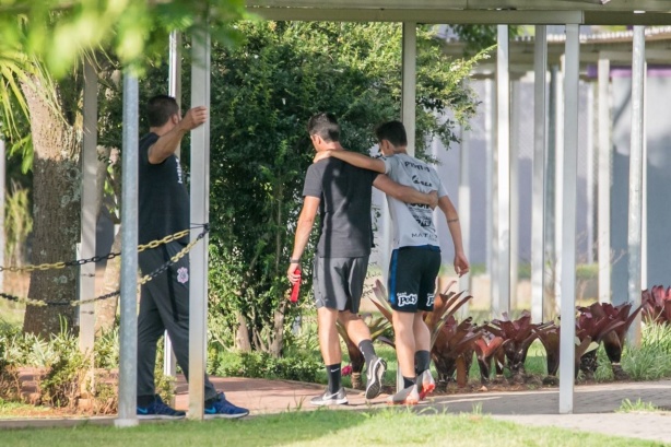 Vital deixou o treino com dores