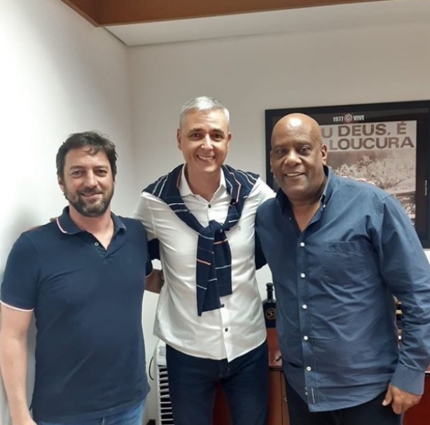 Nunes entre Duílio Monteiro Alves e André Negão
