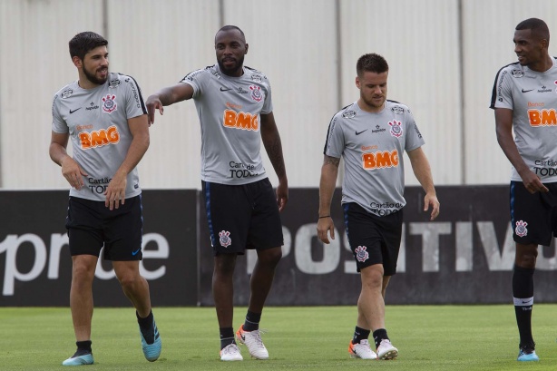 Corinthians treinou neste sbado no CT Joaquim Grava