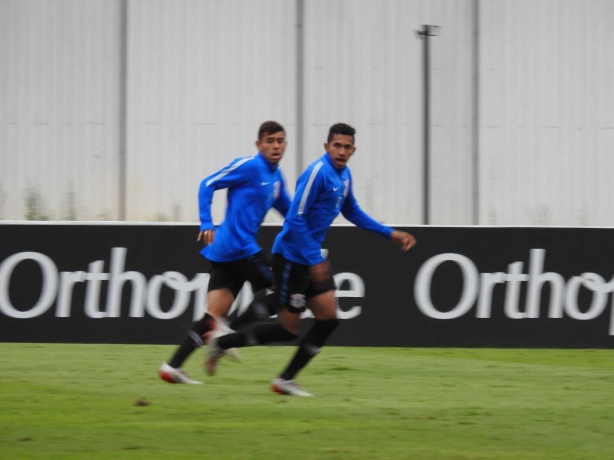 Fessin atuou pelo lado esquerdo do ataque dos juniores, no ltimo tempo do jogo-treino