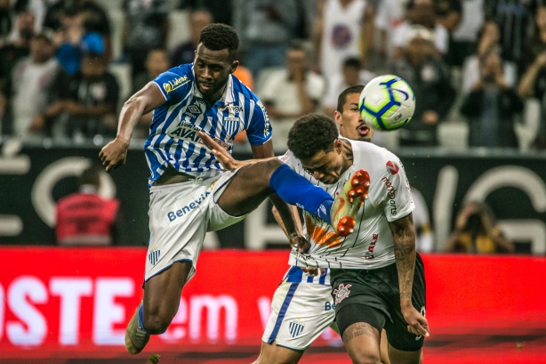 Gustavo durante duelo contra o Avaí, pelo Campeonato Brasileiro, na Arena Corinthians