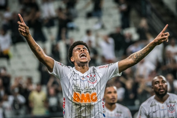 Gustavo durante jogo contra o Avaí, pelo Campeonato Brasileiro